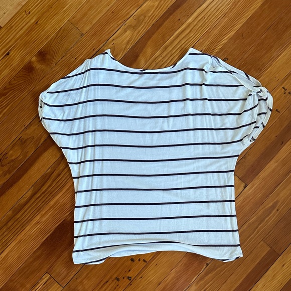 Stitch Fix Colette cold shoulder tee - Picture 2 of 2